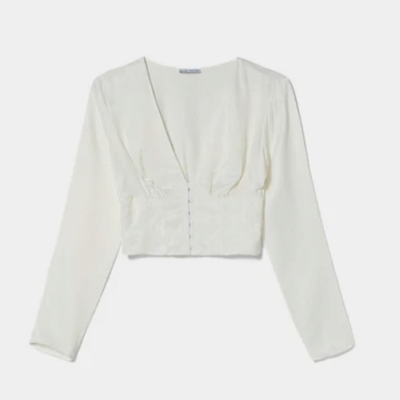 Bershka Tops - Bershka Satin finish long sleeve V-neck blouse cropped Size S White Color